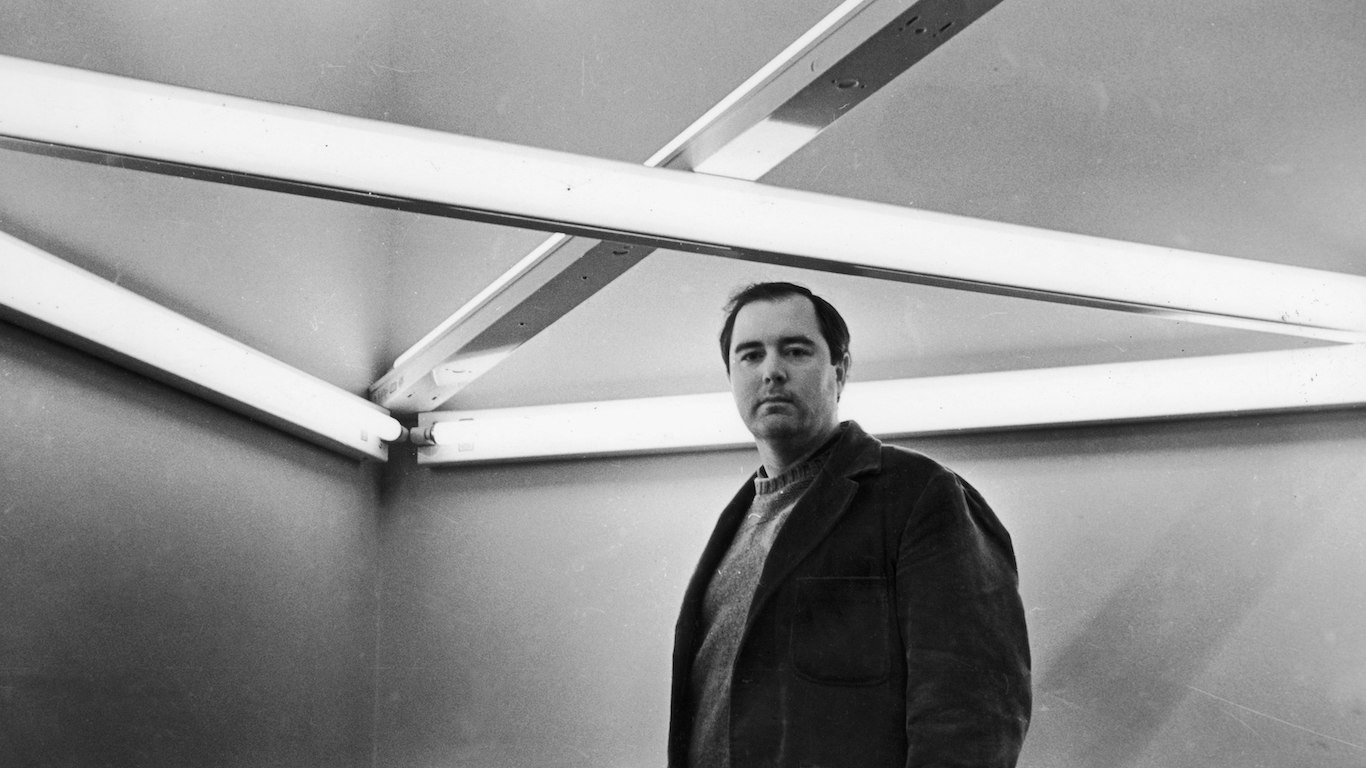 49717_portrait_de_l_artistedanflavin_high.jpeg