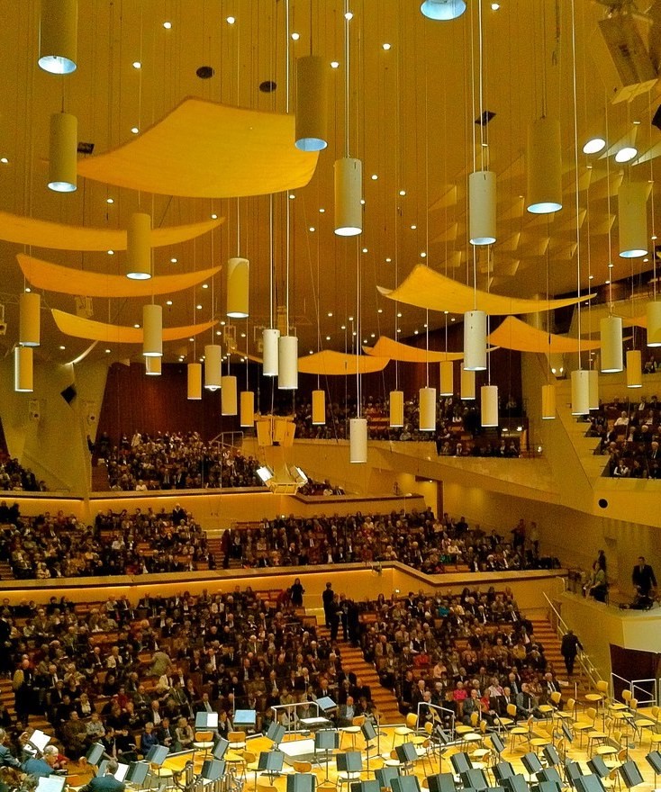 Berliner_Philharmonie_Podium.jpg