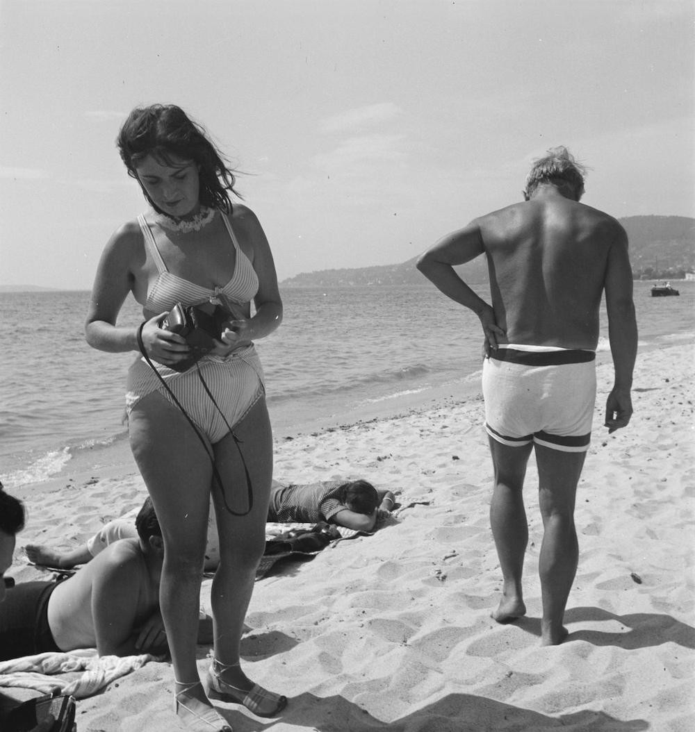 Dora_Maar_and_Pablo_Picasso_on_the_beach_by_Eileen_Agar_September_1937.jpg