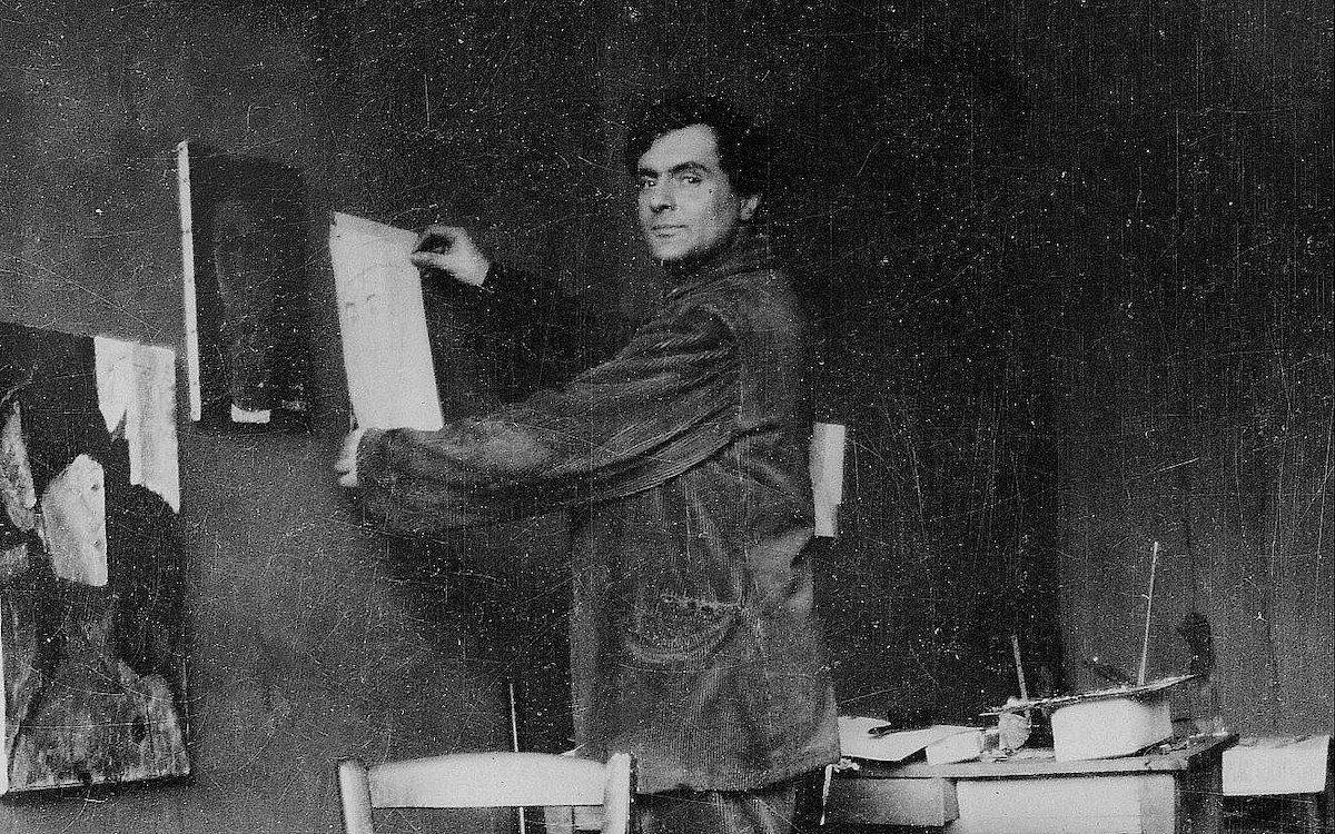 Modigliani-in-his-studio-e1516814015804.jpg