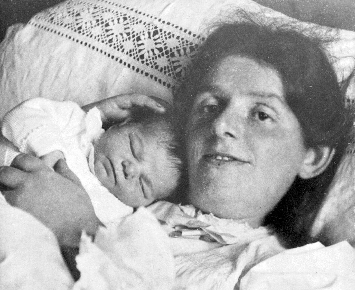 Paula-Modersohn-Becker-mit-Tochter-Mathilde-November-1907-web.jpg