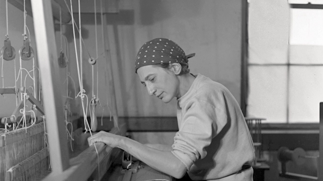 anni-albers-in-her-weaving-studio-at-black-mountain-college_-1937_psd_copy.jpg