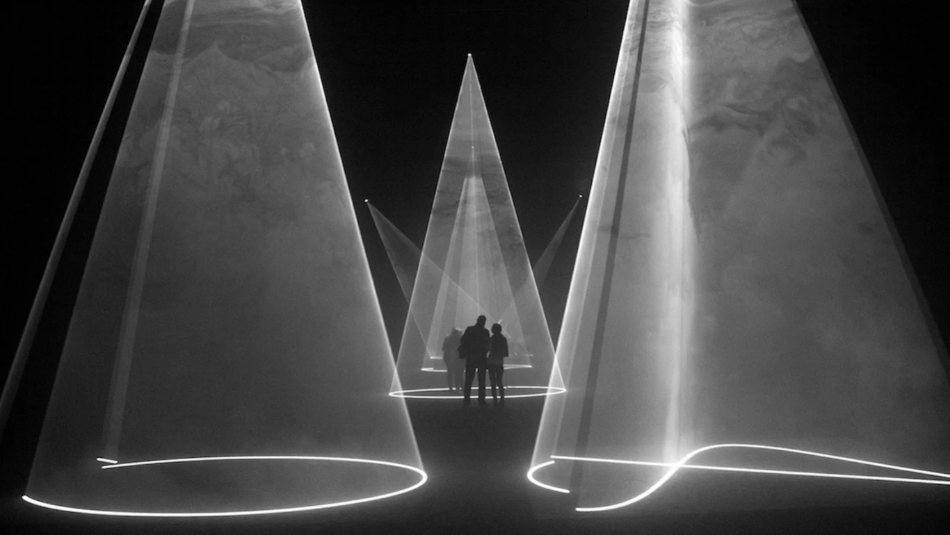 Luz, humo y movimiento por Anthony McCall - El ojo del arte