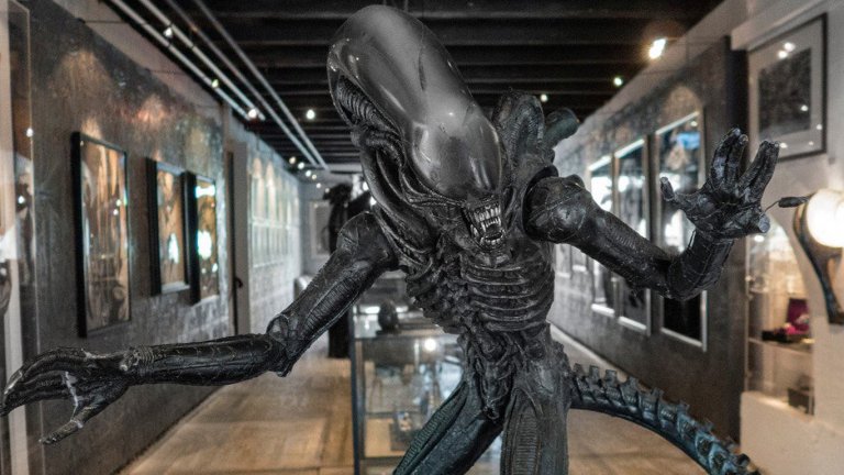 Museo H. R. Giger (Suiza): el arte de habitar la pesadilla