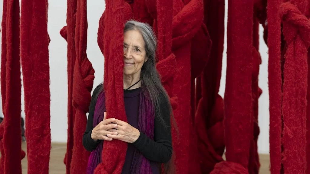 Cecilia Vicuña: “El quipu es un gesto poético para salvarnos de la extinción”