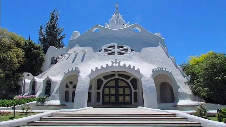 Capilla Multicultos, de Carlos Páez Vilaró