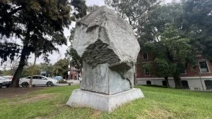 Monumento a la piedra, de Omar Estela