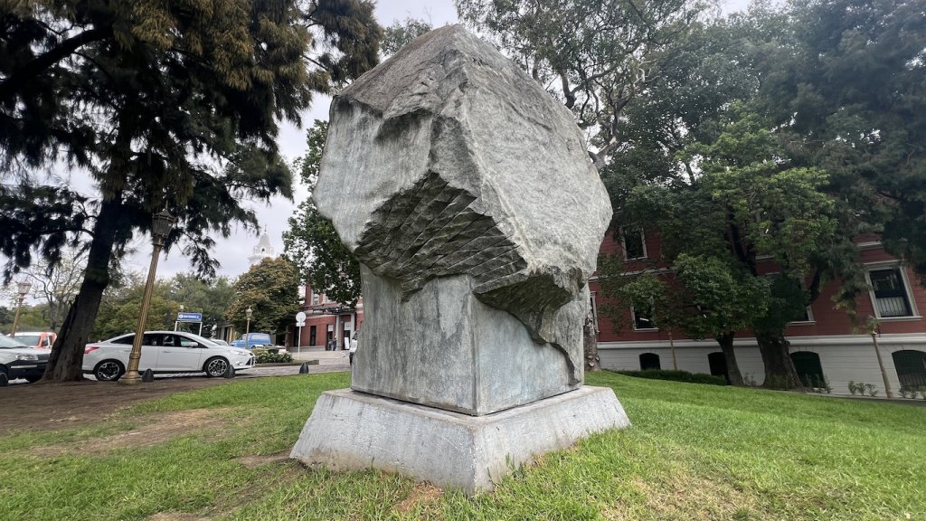 Monumento a la piedra, de Omar Estela