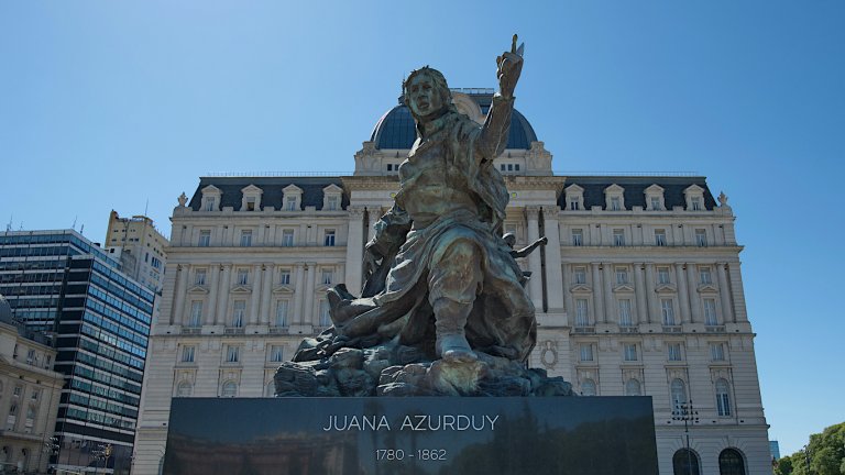 Monumento a Juana Azurduy, de Andrés Zerneri