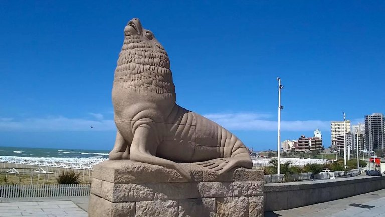 Monumento al lobo marino, de José Fioravanti