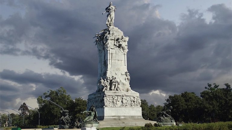 Monumento a la Carta Magna y a las Cuatro Regiones