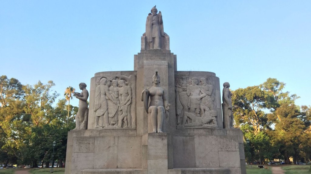 Monumento a Nicolás Avellaneda, de José Fioravanti