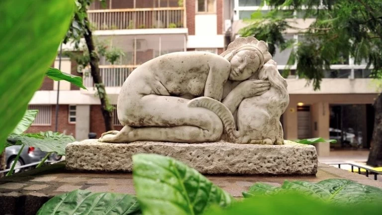 Mujer con gato, de Maxime Real del Sarte