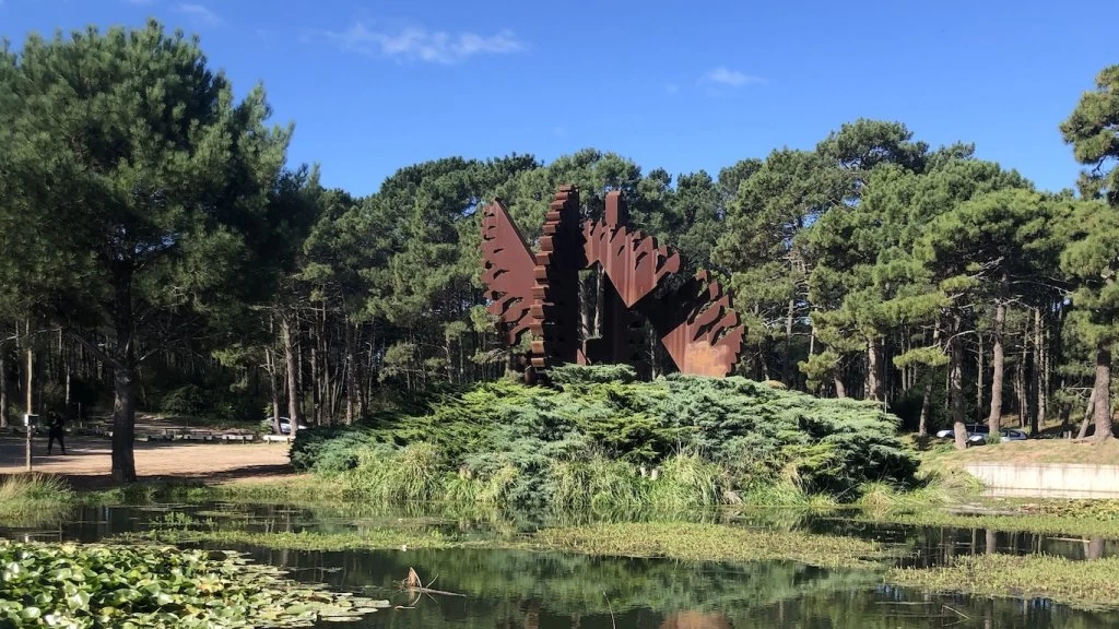 Pinamar, arte y naturaleza (Argentina): arte público en expansión