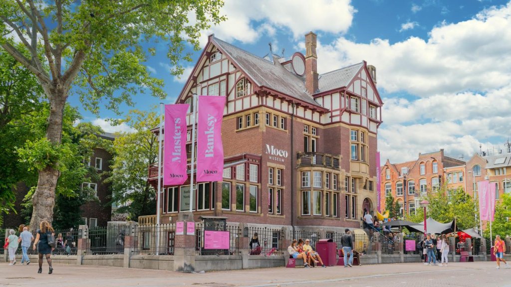 Moco Museum (Holanda): una casa antigua con sótano inmersivo