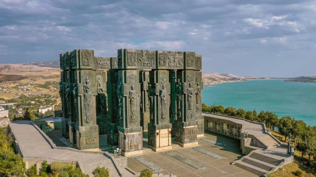 Crónica de Georgia (Georgia): la historia grabada en piedra y bronce