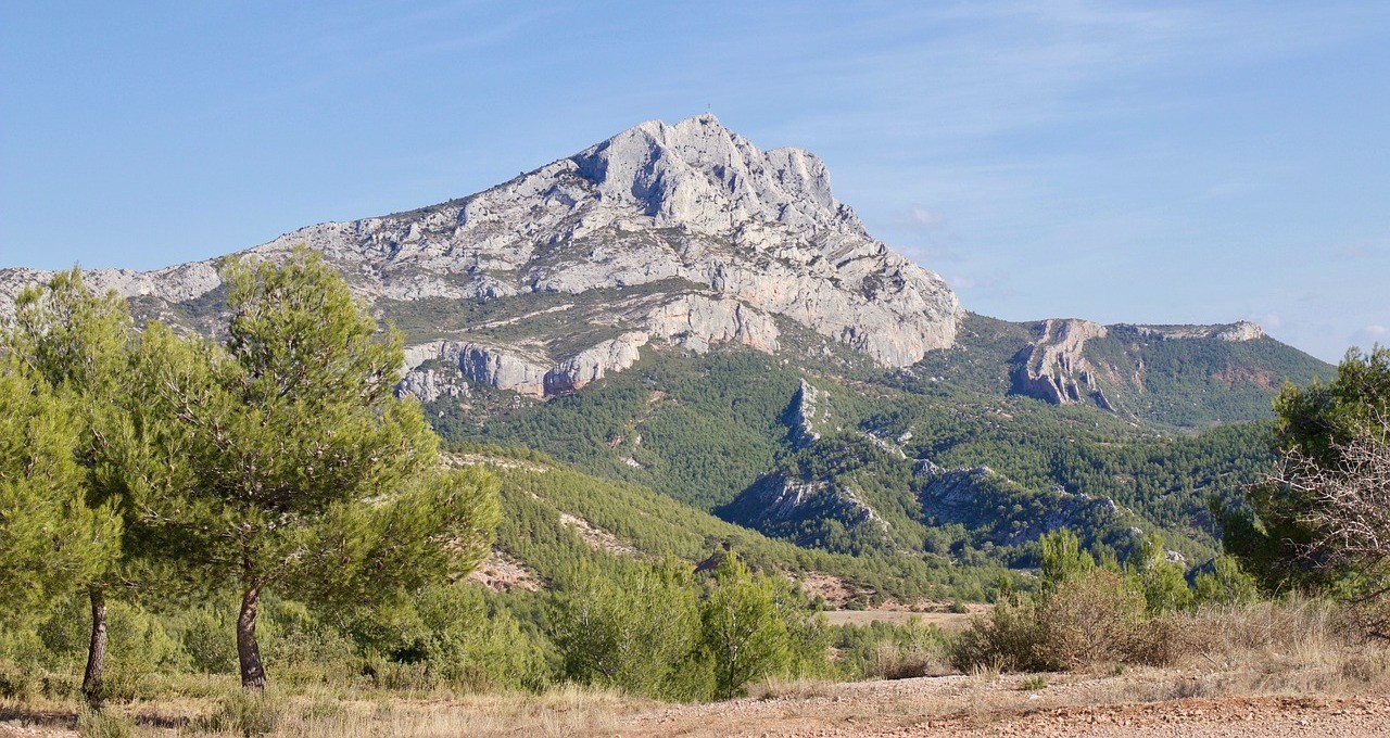 Mont-Sainte-Victoire_copy.jpg